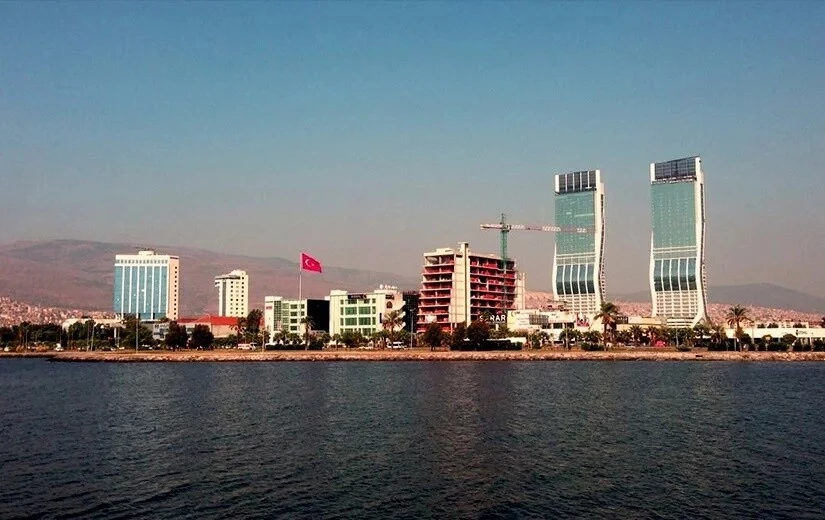 Bayraklı Plazalar ve İş Merkezi